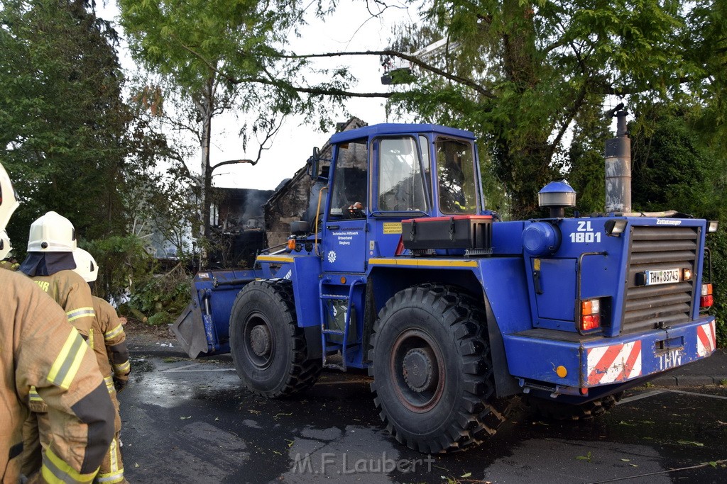 Grossfeuer Einfamilienhaus Siegburg Muehlengrabenstr P0887.JPG - Miklos Laubert